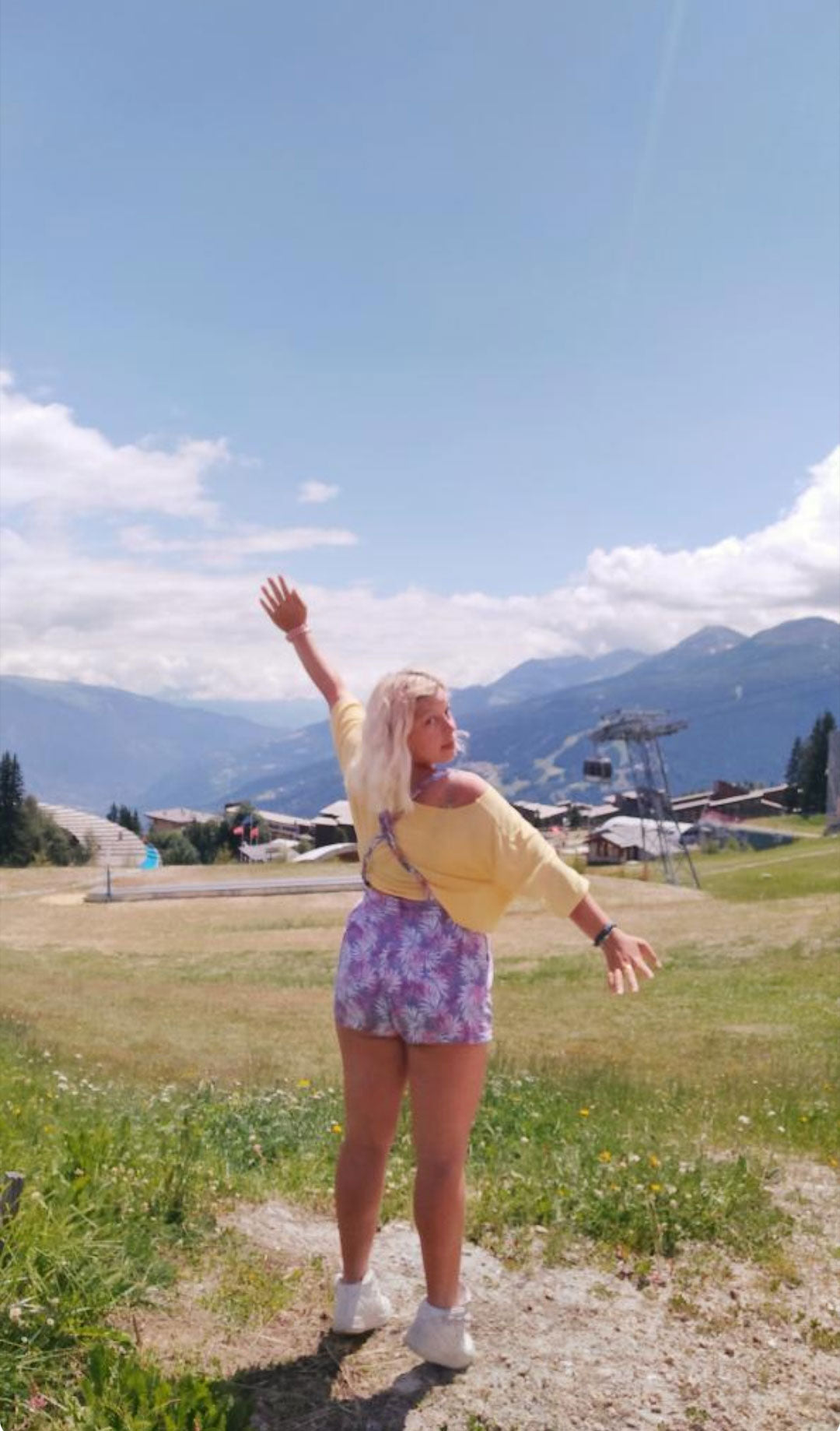 REBECCA ET SA SALOPETTE COPACABANA AUX ARCS 1800 (SAVOIE)